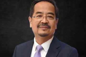 early disease detection ultrasound scan ETS surgery cardiologist interpreting ECG results on monitor service package comparison table for medical checkups iHEAL Medical Centre Heart related